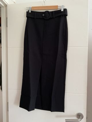 Falda traje negra con cinturón