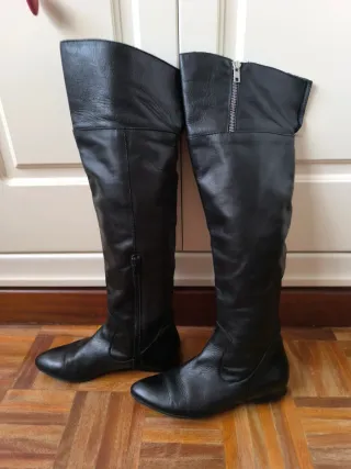 Botas altas de cuero negro
