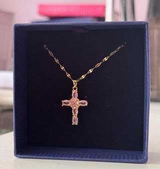 Collar Cruz Oro y Rosa