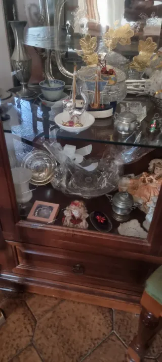 Vetrina in legno e vetro