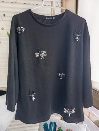 Bonito jersey negro Stradivarius