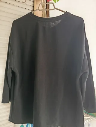 Bonito jersey negro Stradivarius