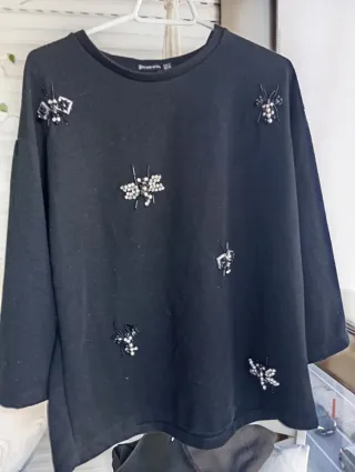 Bonito jersey negro Stradivarius