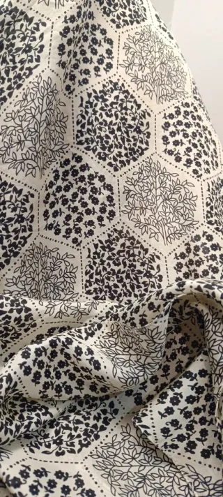 Grande foulard bianco e nero quadrato