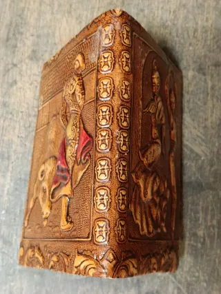 Monedero antiguo de piel figura torero y flamenco