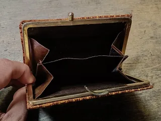 Monedero antiguo de piel figura torero y flamenco