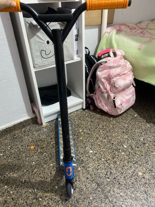 Patinete freestyle azul y naranja