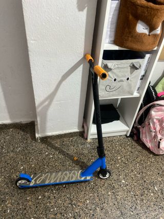 Patinete freestyle azul y naranja