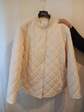 Chaqueta acolchada mujer beige