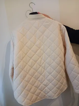 Chaqueta acolchada mujer beige