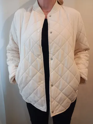 Chaqueta acolchada mujer beige