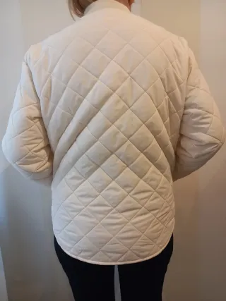 Chaqueta acolchada mujer beige