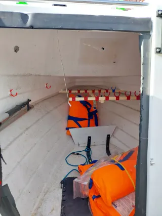 Barca de pesca ideal pasear en familia fueraborda