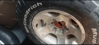 Llanta HDJ80 Original con Goma Mud Terrain