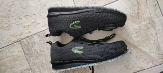Zapatos de seguridad negros y verde
