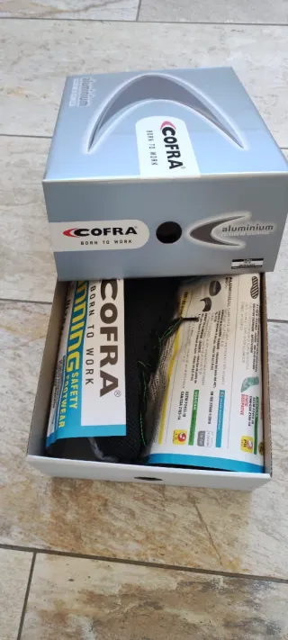 Zapatos de seguridad negros y verde