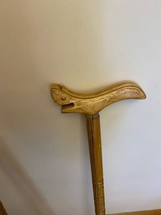 2 Bastones de madera distintas alturas