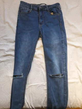 Pantalón vaquero Pull&Bear desgastado