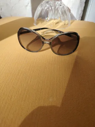 Gafas de sol Vogue negras y plateadas