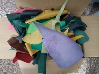 Retales de piel de vacuno multicolor