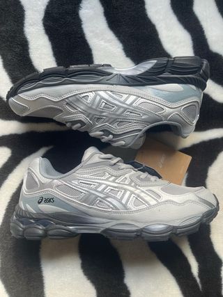 ASICS GEL-NYC Gris/Plateado Talla 44 Nuevas