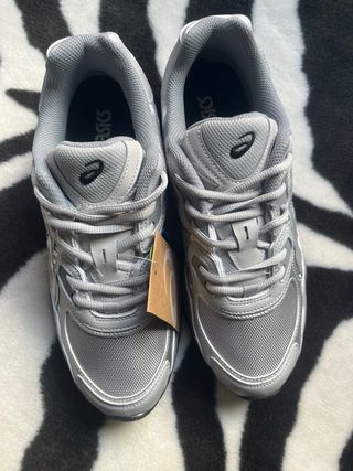 ASICS GEL-NYC Gris/Plateado Talla 44 Nuevas