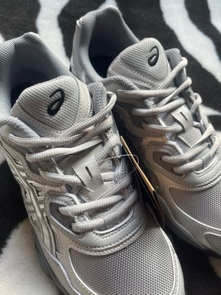 ASICS GEL-NYC Gris/Plateado Talla 44 Nuevas