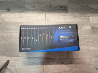 Soundcraft Ui24R Mesa Digital formato rack