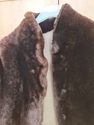 Abrigo de piel marrón