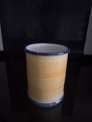 Recipiente cerámica cubiertos uvas