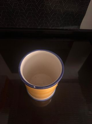 Recipiente cerámica cubiertos uvas