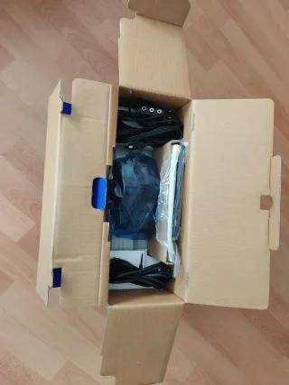 Playstation 2 con scatola e accessori.