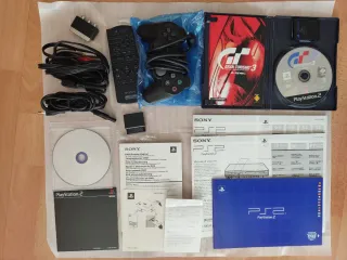 Playstation 2 con scatola e accessori.