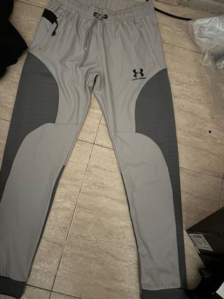 Chándal Under Armour gris