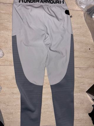 Chándal Under Armour gris