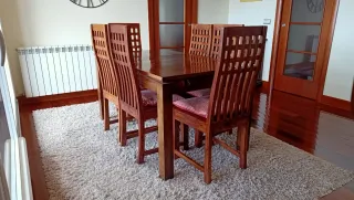 Conjunto comedor: mesa de madera de palosanto, 6 s