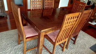 Conjunto comedor: mesa de madera de palosanto, 6 s