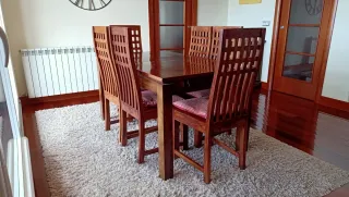 Conjunto comedor: mesa de madera de palosanto, 6 s