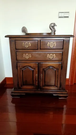 Conjunto comedor: mesa de madera de palosanto, 6 s