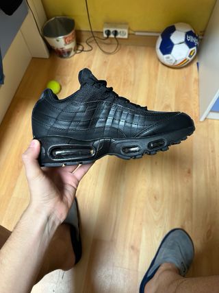 Nike Air Max 95 Negras Talla 42 Nuevas
