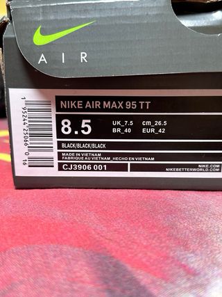 Nike Air Max 95 Negras Talla 42 Nuevas