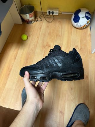 Nike Air Max 95 Negras Talla 42 Nuevas