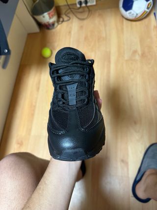 Nike Air Max 95 Negras Talla 42 Nuevas