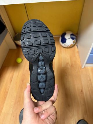 Nike Air Max 95 Negras Talla 42 Nuevas
