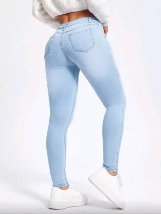 Pantalones vaqueros ajustados azul claro