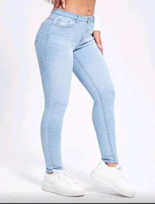 Pantalones vaqueros ajustados azul claro