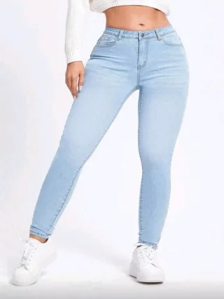 Pantalones vaqueros ajustados azul claro