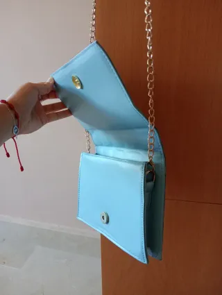 Bolso de mano azul para eventos