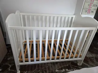 Cuna blanca marca TRAMAS