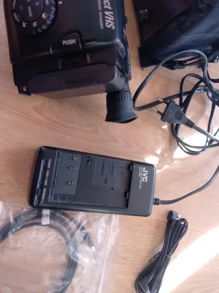 Videocámara JVC Compact VHS GR-AX370EG